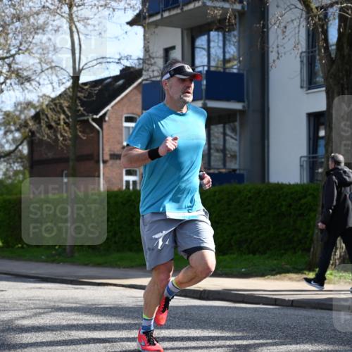 12.04.2026 - 45. Internationalen Wilhelmsburger Insellauf J. Mangold http://msf.ph/oto/9456958 12.04.2026 10:32:08 Ziel 5522, 4844, 3666, 3905, 5449, 4554, 4378, 3675, 3876, 3506, 4370, 3983, 3114, 4150, 3296, 3323, 5639, 2071, 3014 meine-sportfotos.de