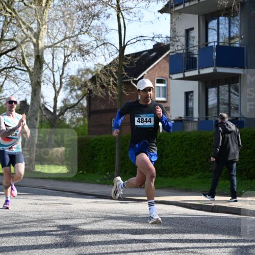 12.04.2026 - 45. Internationalen Wilhelmsburger Insellauf J. Mangold http://msf.ph/oto/9456966 12.04.2026 10:32:11 Ziel 4844, 3666, 3905, 5449, 4554, 4378, 3675, 3876, 3506, 4370, 3983, 3114, 4150, 3296, 3323, 5639, 2071, 3014 meine-sportfotos.de