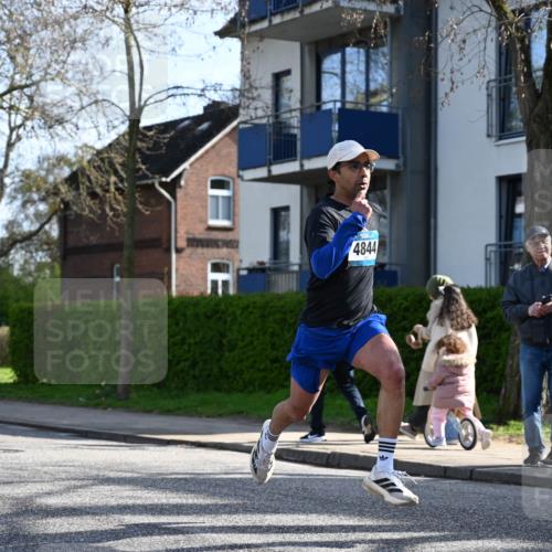 12.04.2026 - 45. Internationalen Wilhelmsburger Insellauf J. Mangold http://msf.ph/oto/9456971 12.04.2026 10:32:11 Ziel 4844, 3666, 3905, 5449, 4554, 4378, 3675, 3876, 3506, 4370, 3983, 3114, 4150, 3296, 3323, 5639, 2071, 3014 meine-sportfotos.de