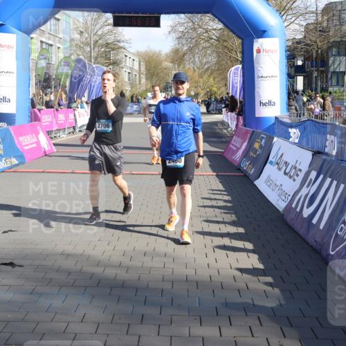 12.04.2026 - 45. Internationalen Wilhelmsburger Insellauf Strokosch-Dieckow http://msf.ph/oto/9456979 12.04.2026 10:46:32 Ziel 2460, 2706, 4357, 3952 meine-sportfotos.de