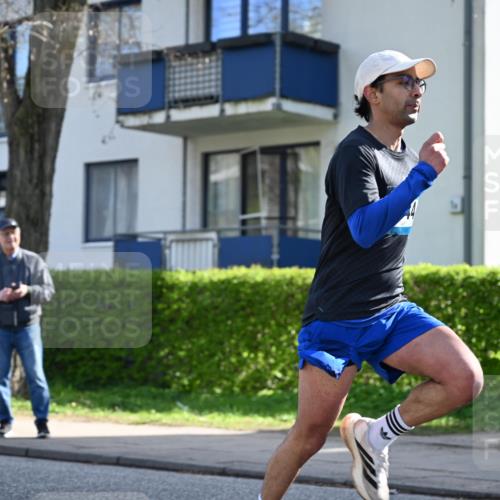 12.04.2026 - 45. Internationalen Wilhelmsburger Insellauf J. Mangold http://msf.ph/oto/9456980 12.04.2026 10:32:11 Ziel 4844, 3666, 3905, 5449, 4554, 4378, 3675, 3876, 3506, 4370, 3983, 3114, 4150, 3296, 3323, 5639, 2071, 3014 meine-sportfotos.de