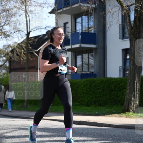 12.04.2026 - 45. Internationalen Wilhelmsburger Insellauf J. Mangold http://msf.ph/oto/9457012 12.04.2026 10:32:21 Ziel 4554, 4378, 3675, 3876, 3506, 4370, 3983, 3114, 4150, 3296, 3323, 5639, 2071, 3014, 5623, 3708 meine-sportfotos.de