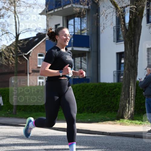 12.04.2026 - 45. Internationalen Wilhelmsburger Insellauf J. Mangold http://msf.ph/oto/9457013 12.04.2026 10:32:21 Ziel 4554, 4378, 3675, 3876, 3506, 4370, 3983, 3114, 4150, 3296, 3323, 5639, 2071, 3014, 5623, 3708 meine-sportfotos.de