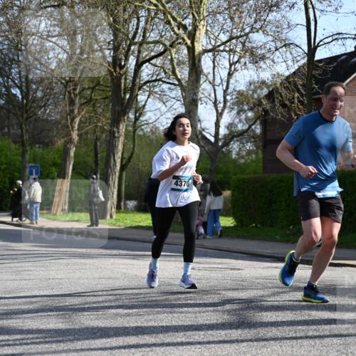 12.04.2026 - 45. Internationalen Wilhelmsburger Insellauf J. Mangold http://msf.ph/oto/9457030 12.04.2026 10:32:25 Ziel 4554, 4378, 3675, 3876, 3506, 4370, 3983, 3114, 4150, 3296, 3323, 5639, 2071, 3014, 5623, 3708, 4322, 3327 meine-sportfotos.de
