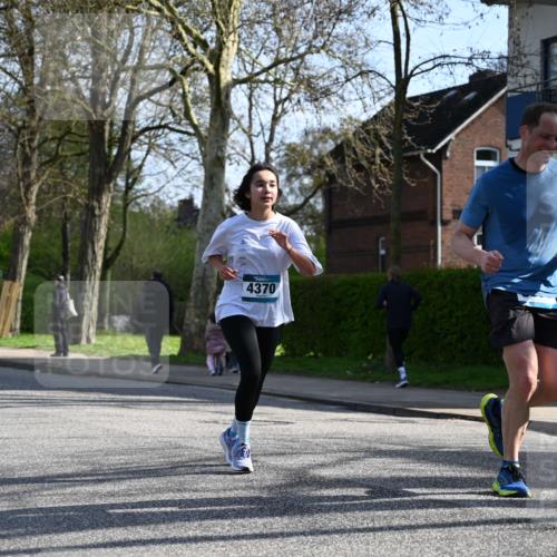 12.04.2026 - 45. Internationalen Wilhelmsburger Insellauf J. Mangold http://msf.ph/oto/9457034 12.04.2026 10:32:26 Ziel 4554, 4378, 3675, 3876, 3506, 4370, 3983, 3114, 4150, 3296, 3323, 5639, 2071, 3014, 5623, 3708, 4322, 3327 meine-sportfotos.de