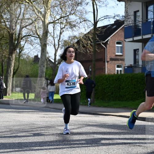 12.04.2026 - 45. Internationalen Wilhelmsburger Insellauf J. Mangold http://msf.ph/oto/9457040 12.04.2026 10:32:26 Ziel 4554, 4378, 3675, 3876, 3506, 4370, 3983, 3114, 4150, 3296, 3323, 5639, 2071, 3014, 5623, 3708, 4322, 3327 meine-sportfotos.de
