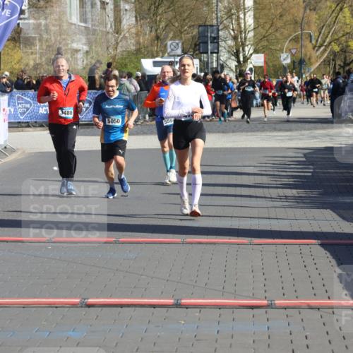 12.04.2026 - 45. Internationalen Wilhelmsburger Insellauf Strokosch-Dieckow http://msf.ph/oto/9457044 12.04.2026 10:46:38 Ziel 4755, 3480, 5050 meine-sportfotos.de