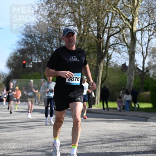 12.04.2026 - 45. Internationalen Wilhelmsburger Insellauf J. Mangold http://msf.ph/oto/9457066 12.04.2026 10:32:29 Ziel 4378, 3675, 3876, 3506, 4370, 3983, 3114, 4150, 3296, 3323, 5639, 2071, 3014, 5623, 3708, 4322, 3327, 5764 meine-sportfotos.de