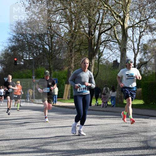 12.04.2026 - 45. Internationalen Wilhelmsburger Insellauf J. Mangold http://msf.ph/oto/9457076 12.04.2026 10:32:31 Ziel 3675, 3876, 3506, 4370, 3983, 3114, 4150, 3296, 3323, 5639, 2071, 3014, 3014, 5623, 3708, 4322, 3327, 5764 meine-sportfotos.de
