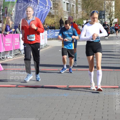 12.04.2026 - 45. Internationalen Wilhelmsburger Insellauf Strokosch-Dieckow http://msf.ph/oto/9457088 12.04.2026 10:46:41 Ziel 4755, 3480, 5050, 5598 meine-sportfotos.de