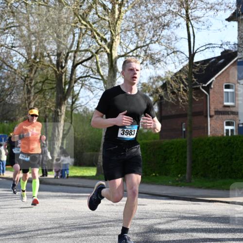 12.04.2026 - 45. Internationalen Wilhelmsburger Insellauf J. Mangold http://msf.ph/oto/9457110 12.04.2026 10:32:35 Ziel 3675, 3876, 3506, 4370, 3983, 3114, 4150, 3296, 3323, 5639, 2071, 3014, 5623, 3708, 4322, 3327, 5764, 2892 meine-sportfotos.de