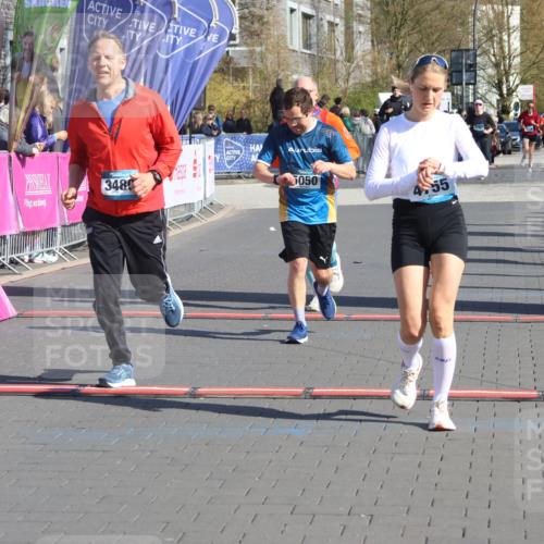 12.04.2026 - 45. Internationalen Wilhelmsburger Insellauf Strokosch-Dieckow http://msf.ph/oto/9457115 12.04.2026 10:46:41 Ziel 4755, 3480, 5050, 5598 meine-sportfotos.de