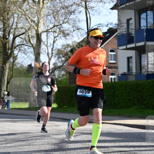 12.04.2026 - 45. Internationalen Wilhelmsburger Insellauf J. Mangold http://msf.ph/oto/9457139 12.04.2026 10:32:37 Ziel 3675, 3876, 3506, 4370, 3983, 3114, 4150, 3296, 3323, 5639, 2071, 3014, 5623, 3708, 4322, 3327, 3327, 5764, 2892 meine-sportfotos.de