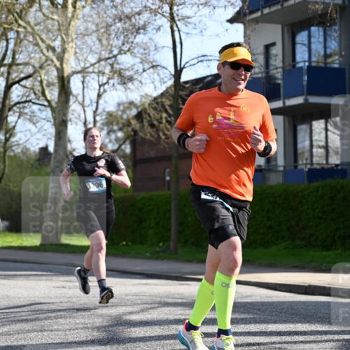 12.04.2026 - 45. Internationalen Wilhelmsburger Insellauf J. Mangold http://msf.ph/oto/9457144 12.04.2026 10:32:37 Ziel 3675, 3876, 3506, 4370, 3983, 3114, 4150, 3296, 3323, 5639, 2071, 3014, 5623, 3708, 4322, 3327, 3327, 5764, 2892 meine-sportfotos.de