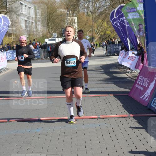 12.04.2026 - 45. Internationalen Wilhelmsburger Insellauf Strokosch-Dieckow http://msf.ph/oto/9457150 12.04.2026 11:03:45 Ziel 2950, 5460, 4141, 2422 meine-sportfotos.de