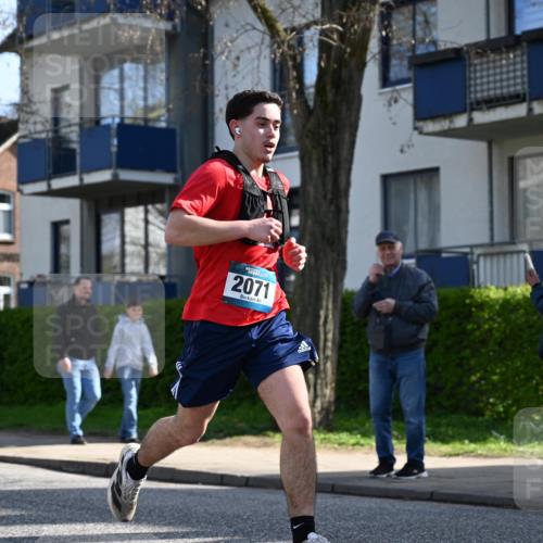12.04.2026 - 45. Internationalen Wilhelmsburger Insellauf J. Mangold http://msf.ph/oto/9457237 12.04.2026 10:32:47 Ziel 4150, 3296, 3323, 5639, 2071, 3014, 5623, 3708, 4322, 3327, 5764, 2892, 5821, 4738, 2893 meine-sportfotos.de