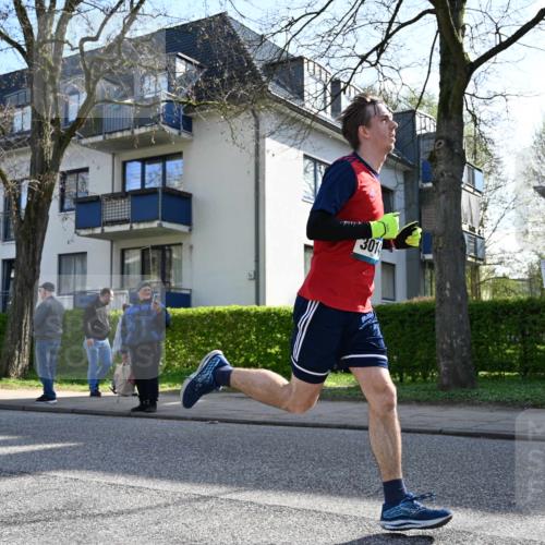 12.04.2026 - 45. Internationalen Wilhelmsburger Insellauf J. Mangold http://msf.ph/oto/9457287 12.04.2026 10:32:52 Ziel 2071, 3014, 5623, 3708, 4322, 3327, 5764, 5764, 2892, 5821, 4738, 2893, 5843 meine-sportfotos.de