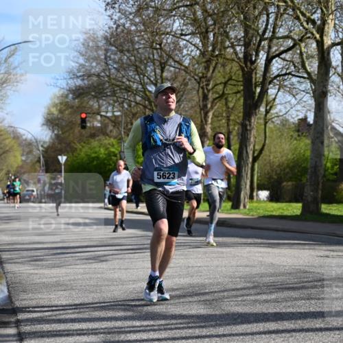 12.04.2026 - 45. Internationalen Wilhelmsburger Insellauf J. Mangold http://msf.ph/oto/9457293 12.04.2026 10:32:58 Ziel 5623, 3708, 4322, 3327, 5764, 2892, 5821, 4738, 2893, 5843, 3447, 4441 meine-sportfotos.de
