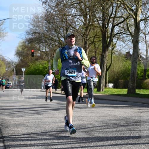 12.04.2026 - 45. Internationalen Wilhelmsburger Insellauf J. Mangold http://msf.ph/oto/9457296 12.04.2026 10:32:58 Ziel 5623, 3708, 4322, 3327, 5764, 2892, 5821, 4738, 2893, 5843, 3447, 4441 meine-sportfotos.de