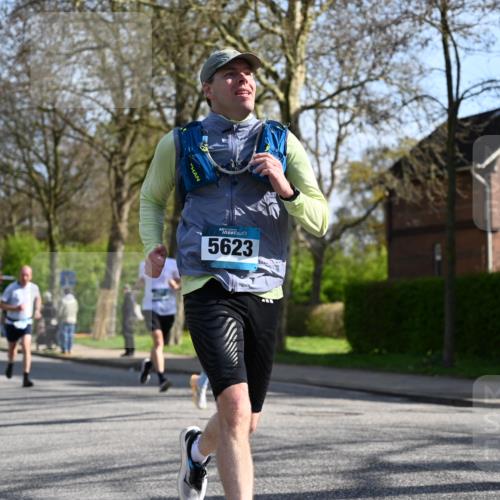 12.04.2026 - 45. Internationalen Wilhelmsburger Insellauf J. Mangold http://msf.ph/oto/9457319 12.04.2026 10:32:58 Ziel 5623, 3708, 4322, 3327, 5764, 2892, 5821, 4738, 2893, 5843, 3447, 4441 meine-sportfotos.de