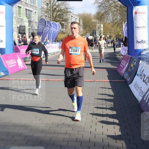 12.04.2026 - 45. Internationalen Wilhelmsburger Insellauf Strokosch-Dieckow http://msf.ph/oto/9457332 12.04.2026 10:47:00 Ziel 2841, 5726, 5562, 3484, 4331, 3553, 3713 meine-sportfotos.de
