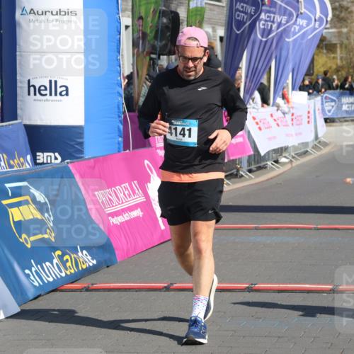 12.04.2026 - 45. Internationalen Wilhelmsburger Insellauf Strokosch-Dieckow http://msf.ph/oto/9457348 12.04.2026 11:03:48 Ziel 5460, 4141, 2422 meine-sportfotos.de
