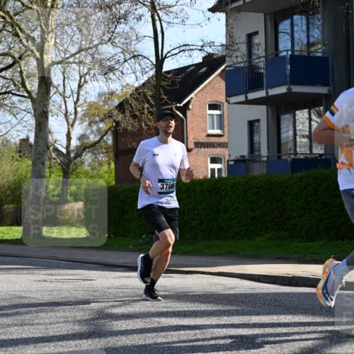 12.04.2026 - 45. Internationalen Wilhelmsburger Insellauf J. Mangold http://msf.ph/oto/9457349 12.04.2026 10:33:01 Ziel 5623, 3708, 4322, 3327, 5764, 2892, 5821, 4738, 2893, 5843, 5843, 3447, 4441 meine-sportfotos.de