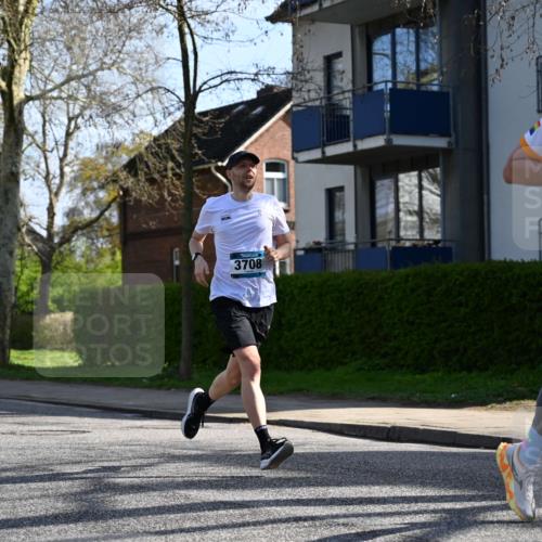 12.04.2026 - 45. Internationalen Wilhelmsburger Insellauf J. Mangold http://msf.ph/oto/9457356 12.04.2026 10:33:01 Ziel 5623, 3708, 4322, 3327, 5764, 2892, 5821, 4738, 2893, 5843, 5843, 3447, 4441 meine-sportfotos.de