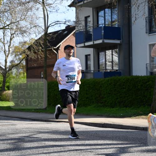 12.04.2026 - 45. Internationalen Wilhelmsburger Insellauf J. Mangold http://msf.ph/oto/9457359 12.04.2026 10:33:01 Ziel 5623, 3708, 4322, 3327, 5764, 2892, 5821, 4738, 2893, 5843, 5843, 3447, 4441 meine-sportfotos.de