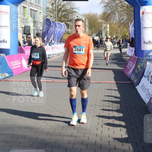 12.04.2026 - 45. Internationalen Wilhelmsburger Insellauf Strokosch-Dieckow http://msf.ph/oto/9457385 12.04.2026 10:47:00 Ziel 2841, 5726, 5562, 3484, 4331, 3553, 3713 meine-sportfotos.de