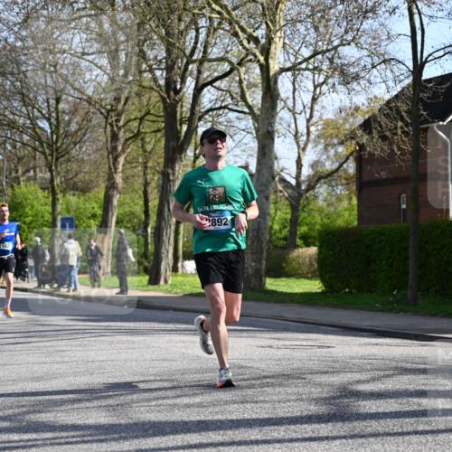 12.04.2026 - 45. Internationalen Wilhelmsburger Insellauf J. Mangold http://msf.ph/oto/9457424 12.04.2026 10:33:12 Ziel 3327, 5764, 2892, 5821, 4738, 2893, 5843, 3447, 4441, 4945, 4043, 2632, 2504 meine-sportfotos.de
