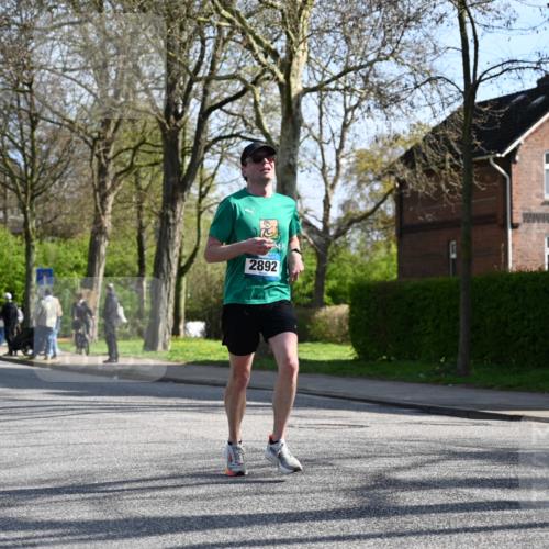 12.04.2026 - 45. Internationalen Wilhelmsburger Insellauf J. Mangold http://msf.ph/oto/9457430 12.04.2026 10:33:12 Ziel 3327, 5764, 2892, 5821, 4738, 2893, 5843, 3447, 4441, 4945, 4043, 2632, 2504 meine-sportfotos.de