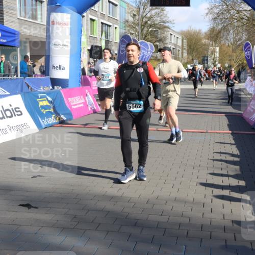 12.04.2026 - 45. Internationalen Wilhelmsburger Insellauf Strokosch-Dieckow http://msf.ph/oto/9457446 12.04.2026 10:47:03 Ziel 5562, 3484, 4331, 3553, 3713, 3860 meine-sportfotos.de