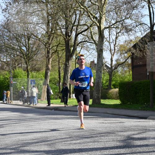 12.04.2026 - 45. Internationalen Wilhelmsburger Insellauf J. Mangold http://msf.ph/oto/9457471 12.04.2026 10:33:15 Ziel 5764, 2892, 5821, 4738, 2893, 5843, 3447, 4441, 4945, 4043, 2632, 2504, 4196, 5238, 5239, 5294 meine-sportfotos.de