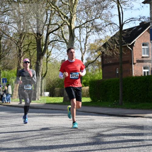 12.04.2026 - 45. Internationalen Wilhelmsburger Insellauf J. Mangold http://msf.ph/oto/9457497 12.04.2026 10:33:26 Ziel 5821, 4738, 2893, 5843, 3447, 4441, 4945, 4945, 4043, 2632, 2504, 4196, 5238, 5239, 5294, 3841, 3605, 2547, 3424, 3924 meine-sportfotos.de