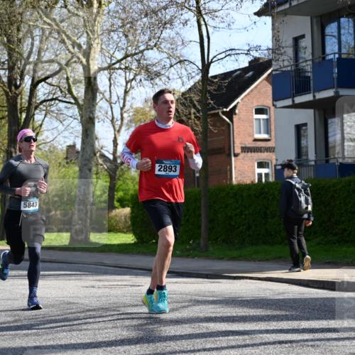 12.04.2026 - 45. Internationalen Wilhelmsburger Insellauf J. Mangold http://msf.ph/oto/9457513 12.04.2026 10:33:27 Ziel 5821, 4738, 2893, 5843, 3447, 4441, 4945, 4043, 2632, 2504, 4196, 5238, 5239, 5294, 5238, 5239, 5294, 3841, 3605, 2547, 3424, 3924 meine-sportfotos.de