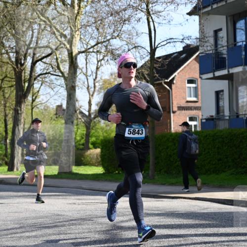 12.04.2026 - 45. Internationalen Wilhelmsburger Insellauf J. Mangold http://msf.ph/oto/9457522 12.04.2026 10:33:28 Ziel 5821, 4738, 2893, 5843, 3447, 4441, 4945, 4043, 2632, 2504, 4196, 5238, 5239, 5294, 3841, 3605, 2547, 3424, 3924 meine-sportfotos.de