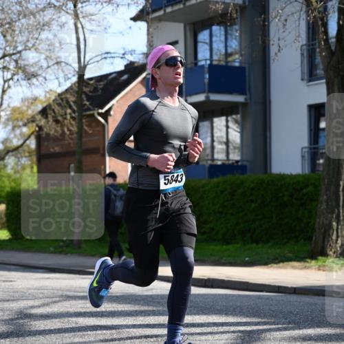 12.04.2026 - 45. Internationalen Wilhelmsburger Insellauf J. Mangold http://msf.ph/oto/9457535 12.04.2026 10:33:28 Ziel 5821, 4738, 2893, 5843, 3447, 4441, 4945, 4043, 2632, 2504, 4196, 5238, 5239, 5294, 3841, 3605, 2547, 3424, 3924 meine-sportfotos.de