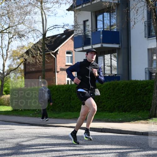 12.04.2026 - 45. Internationalen Wilhelmsburger Insellauf J. Mangold http://msf.ph/oto/9457544 12.04.2026 10:33:29 Ziel 5821, 4738, 2893, 5843, 3447, 4441, 4945, 4043, 4043, 2632, 2504, 4196, 5238, 5239, 5294, 3841, 3605, 2547, 3424, 3924 meine-sportfotos.de