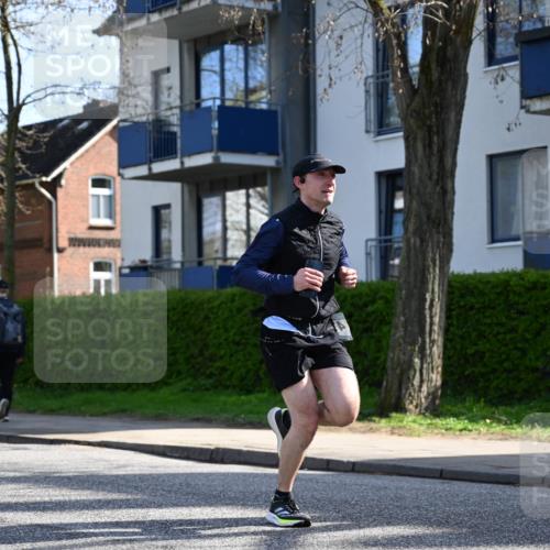 12.04.2026 - 45. Internationalen Wilhelmsburger Insellauf J. Mangold http://msf.ph/oto/9457553 12.04.2026 10:33:30 Ziel 5821, 4738, 2893, 5843, 3447, 4441, 4945, 4043, 2632, 2504, 4196, 5238, 5239, 5294, 3841, 3605, 2547, 3424, 3924 meine-sportfotos.de
