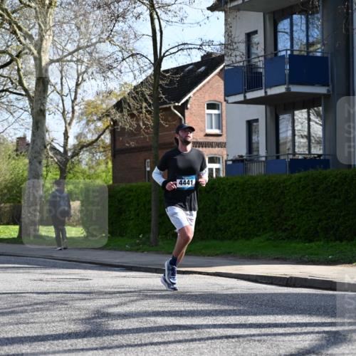 12.04.2026 - 45. Internationalen Wilhelmsburger Insellauf J. Mangold http://msf.ph/oto/9457617 12.04.2026 10:33:34 Ziel 5821, 4738, 2893, 5843, 3447, 4441, 4945, 4043, 2632, 2504, 4196, 5238, 5239, 5294, 3841, 3605, 3605, 2547, 3424, 3924, 4493, 3945 meine-sportfotos.de