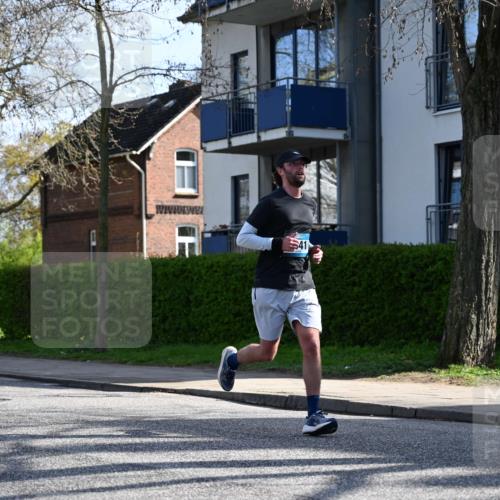 12.04.2026 - 45. Internationalen Wilhelmsburger Insellauf J. Mangold http://msf.ph/oto/9457633 12.04.2026 10:33:35 Ziel 5821, 4738, 2893, 5843, 3447, 4441, 4945, 4043, 2632, 2504, 4196, 5238, 5239, 5294, 3841, 3605, 2547, 3424, 3924, 4493, 3945 meine-sportfotos.de