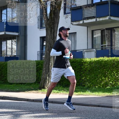 12.04.2026 - 45. Internationalen Wilhelmsburger Insellauf J. Mangold http://msf.ph/oto/9457652 12.04.2026 10:33:35 Ziel 5821, 4738, 2893, 5843, 3447, 4441, 4945, 4043, 2632, 2504, 4196, 5238, 5239, 5294, 3841, 3605, 2547, 3424, 3924, 4493, 3945 meine-sportfotos.de