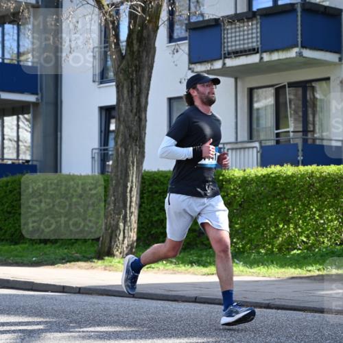 12.04.2026 - 45. Internationalen Wilhelmsburger Insellauf J. Mangold http://msf.ph/oto/9457655 12.04.2026 10:33:36 Ziel 5821, 4738, 2893, 5843, 3447, 4441, 4945, 4043, 2632, 2504, 4196, 5238, 5239, 5294, 3841, 3605, 2547, 2547, 3424, 3924, 4493, 3945 meine-sportfotos.de