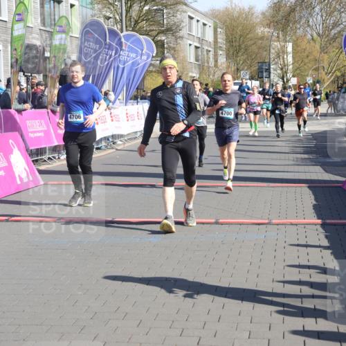 12.04.2026 - 45. Internationalen Wilhelmsburger Insellauf Strokosch-Dieckow http://msf.ph/oto/9457665 12.04.2026 10:47:09 Ziel 3860, 5538, 4706, 4700, 5803 meine-sportfotos.de