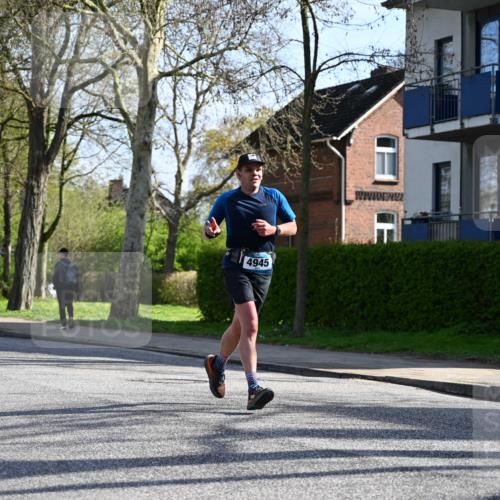 12.04.2026 - 45. Internationalen Wilhelmsburger Insellauf J. Mangold http://msf.ph/oto/9457676 12.04.2026 10:33:39 Ziel 3447, 4441, 4945, 4043, 2632, 2504, 4196, 5238, 5239, 5294, 5238, 5239, 5294, 3841, 3605, 2547, 3424, 3924, 4493, 3945, 3613 meine-sportfotos.de