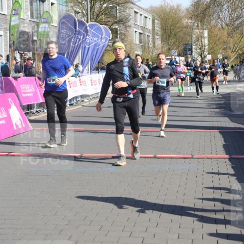 12.04.2026 - 45. Internationalen Wilhelmsburger Insellauf Strokosch-Dieckow http://msf.ph/oto/9457679 12.04.2026 10:47:09 Ziel 3860, 5538, 4706, 4700, 5803 meine-sportfotos.de