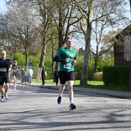 12.04.2026 - 45. Internationalen Wilhelmsburger Insellauf J. Mangold http://msf.ph/oto/9457697 12.04.2026 10:33:42 Ziel 3447, 4441, 4945, 4043, 2632, 2504, 4196, 5238, 5239, 5294, 3841, 3605, 2547, 3424, 3924, 4493, 3945, 3613 meine-sportfotos.de