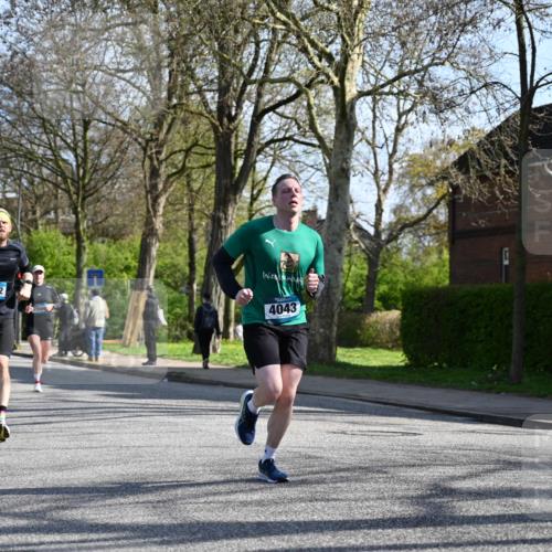 12.04.2026 - 45. Internationalen Wilhelmsburger Insellauf J. Mangold http://msf.ph/oto/9457701 12.04.2026 10:33:42 Ziel 3447, 4441, 4945, 4043, 2632, 2504, 4196, 5238, 5239, 5294, 3841, 3605, 2547, 3424, 3924, 4493, 3945, 3613 meine-sportfotos.de