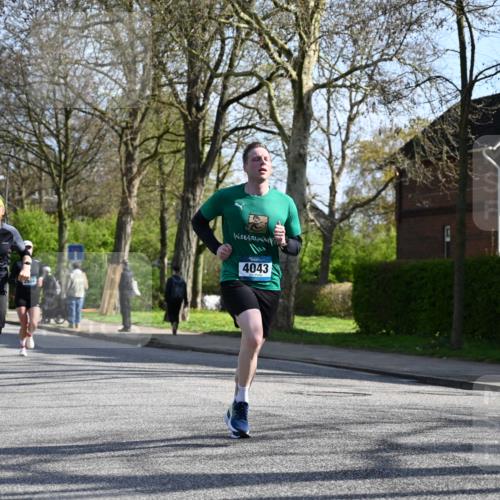 12.04.2026 - 45. Internationalen Wilhelmsburger Insellauf J. Mangold http://msf.ph/oto/9457703 12.04.2026 10:33:42 Ziel 3447, 4441, 4945, 4043, 2632, 2504, 4196, 5238, 5239, 5294, 3841, 3605, 2547, 3424, 3924, 4493, 3945, 3613 meine-sportfotos.de